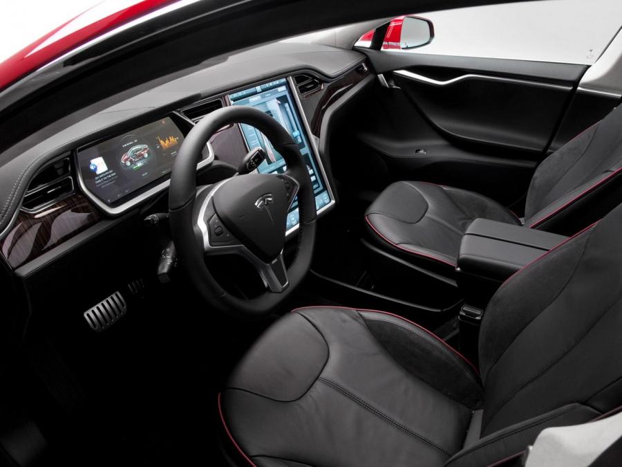 Интерьер Tesla Model S 2012 года  (фото 72 из 88)
